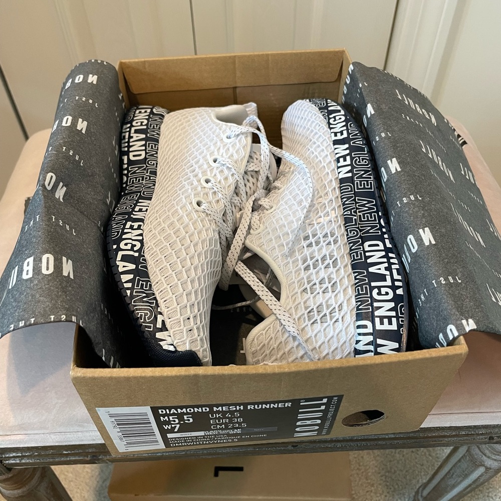 NOBULL mesh runners -Women’s New England Patriots sz 7